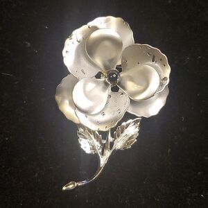 Vintage Silver Tone Flower Celebrity NY Brooch Pin Large Statement flower 2x3